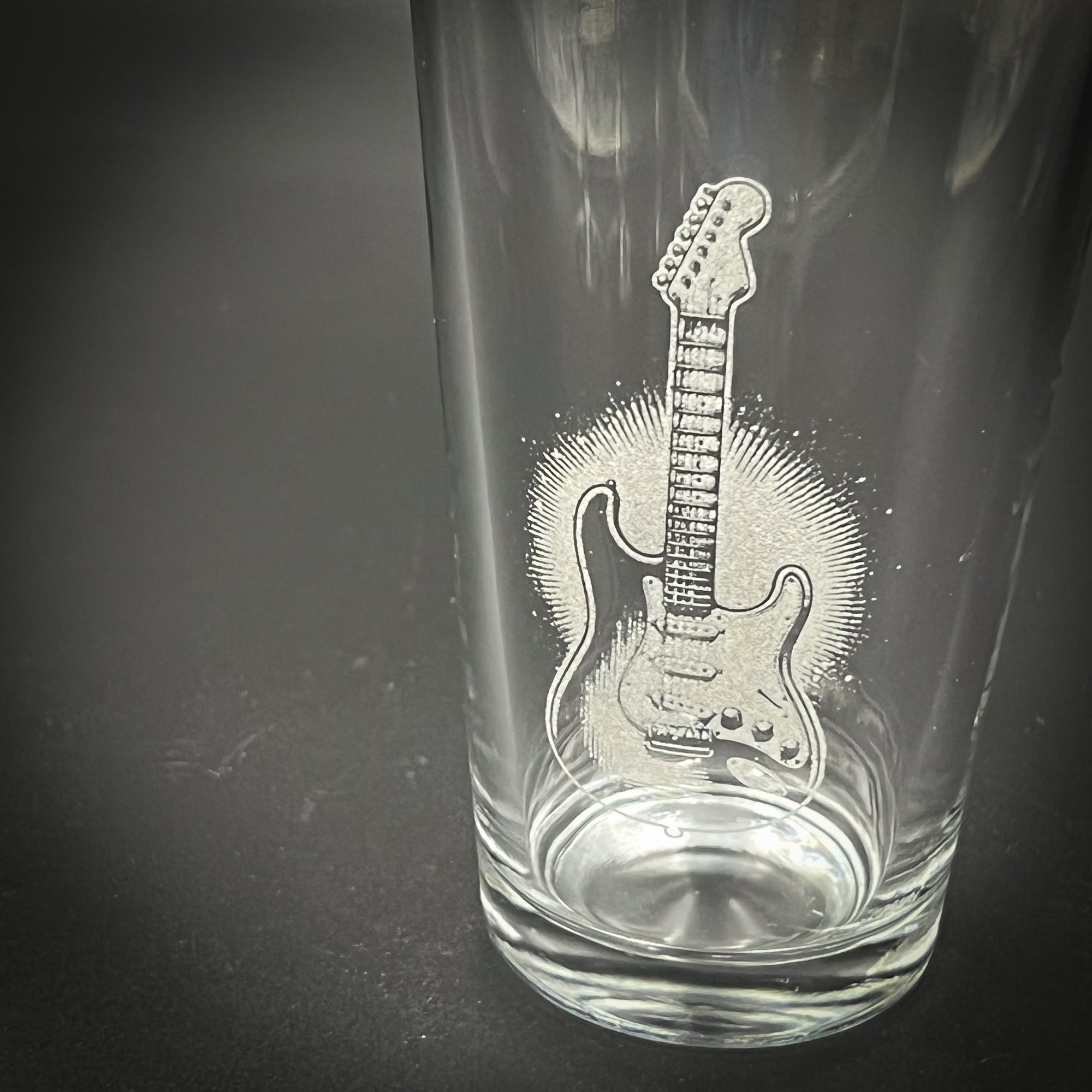 Electric Guitar Pint Glass – Durable Etched Drinking Glass For Music Lovers