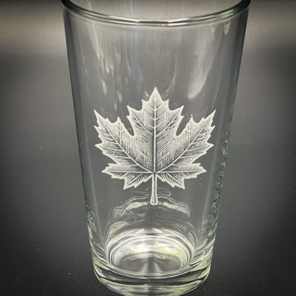 Maple Leaf Pint Glass: Durable Etched Design, Dishwasher Safe