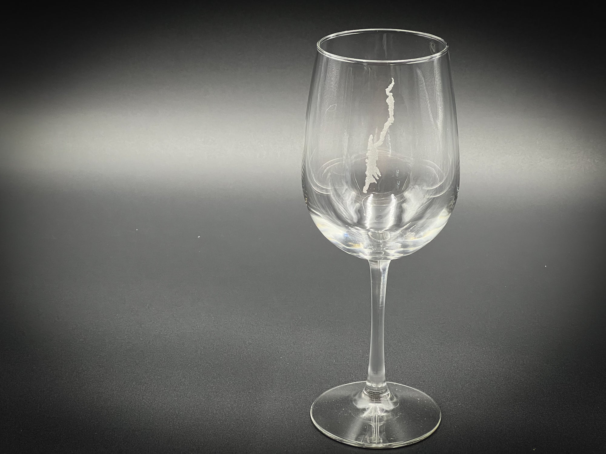 Lake George New York 19 oz Stemmed Wine Glass